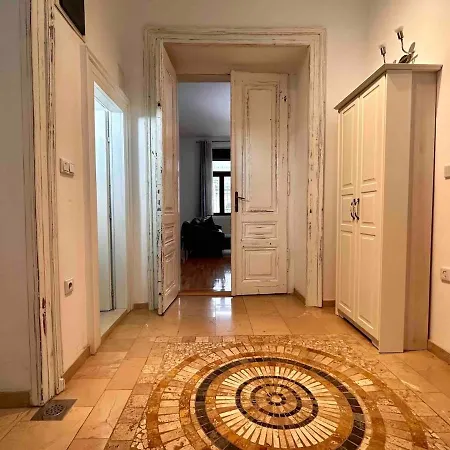 Apartment Historic In Center