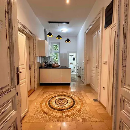 Historic In Center Apartment *